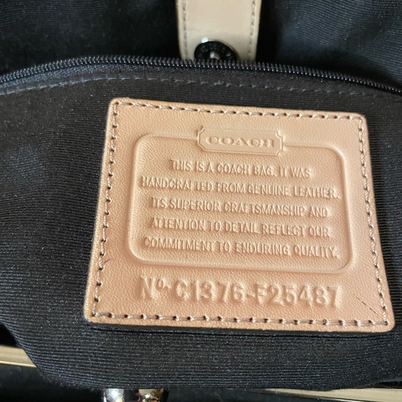 Vintage Authentic Coach Black Patent Leather Signature Shoulder Bag Purse F25487 - Picture 3 of 14